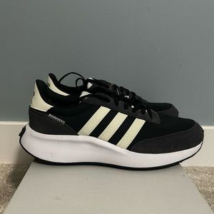 Adidas Women's Black and Cream Sneakers